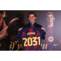 Le FC Barcelone a officialisé l'arrivée d'Anthony Gordon, sa nouvelle recrue en Liga. Le FC Barcelone a officialisé l'arrivée d'Anthony Gordon, sa nouvelle recrue en Liga.